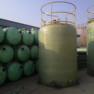 浩凱制造 專(zhuān)業(yè)打造加厚玻璃鋼儲(chǔ)罐與地埋玻璃鋼污水罐